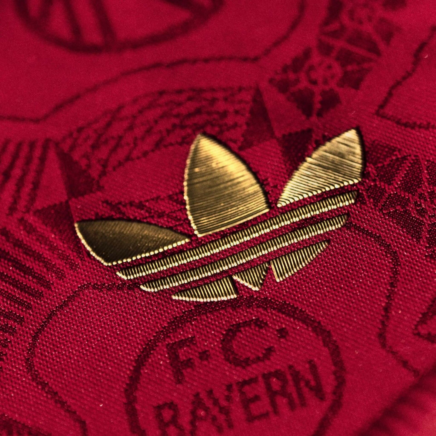 Camisa Bayern de Munique Edição Especial 120 Anos 2025/26