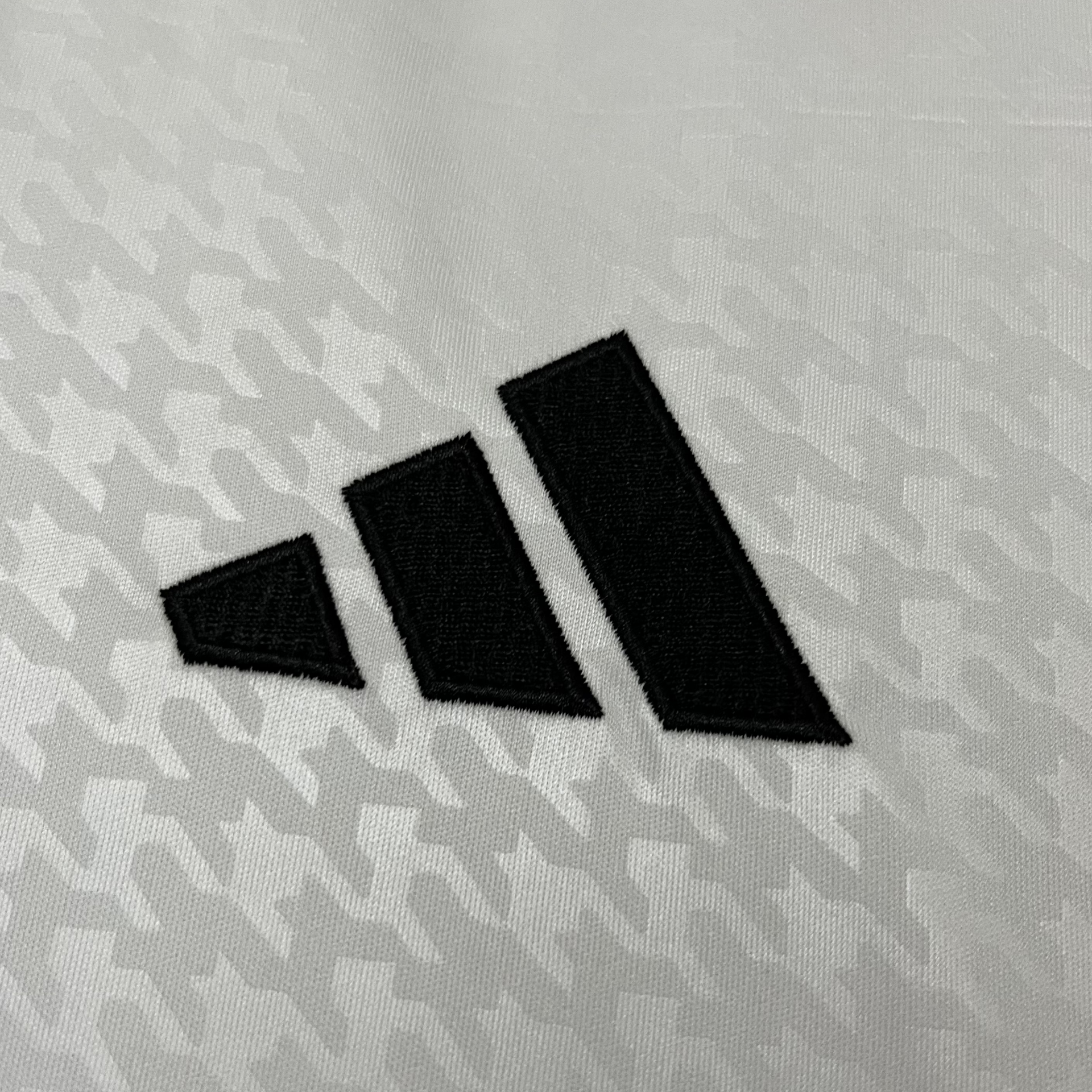 CAMISA-REAL-MADRID-HOME-2024-2025-BRANCA (4)